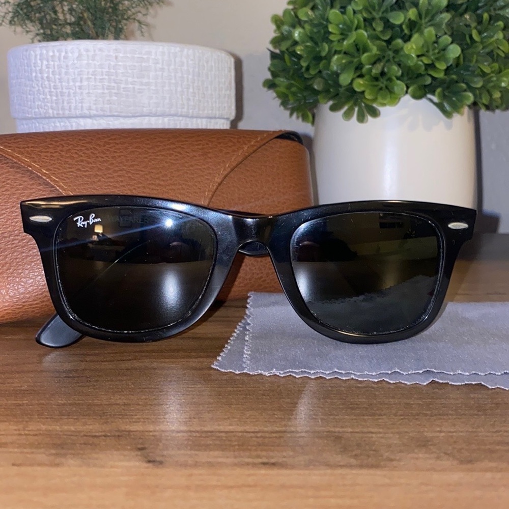 Ray-Ban Wayfarer Sunglasses